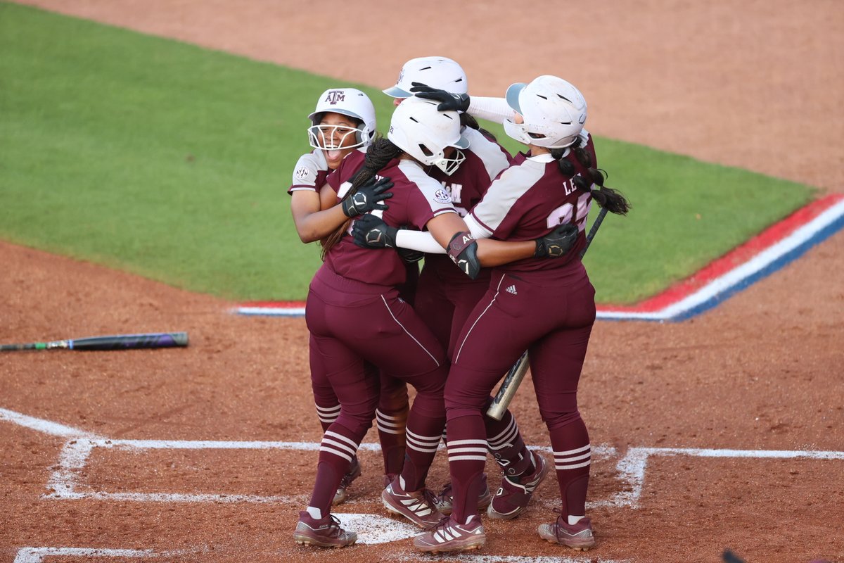 AggieSoftball's tweet photo. Just out here having fun🤪 https://t.co/RKtx8FiqeJ