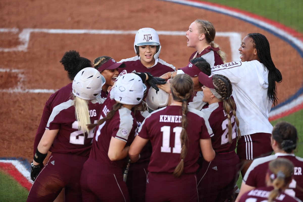 AggieSoftball's tweet photo. Just out here having fun🤪 https://t.co/RKtx8FiqeJ