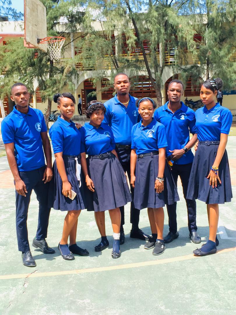 clh_haiti21's tweet photo. Nous sommes fiers d'être filles et fils de Jean Jacques Dessalines, le fondateur de notre patrie. Nous sommes encore plus fiers d'être au Lycée de l'Empereur, le Lycée Jacques 1er. #LycéeJourney #lycéennes #lycéens #jacques1er #PromotionSublime22 https://t.co/iC6moNrw9F