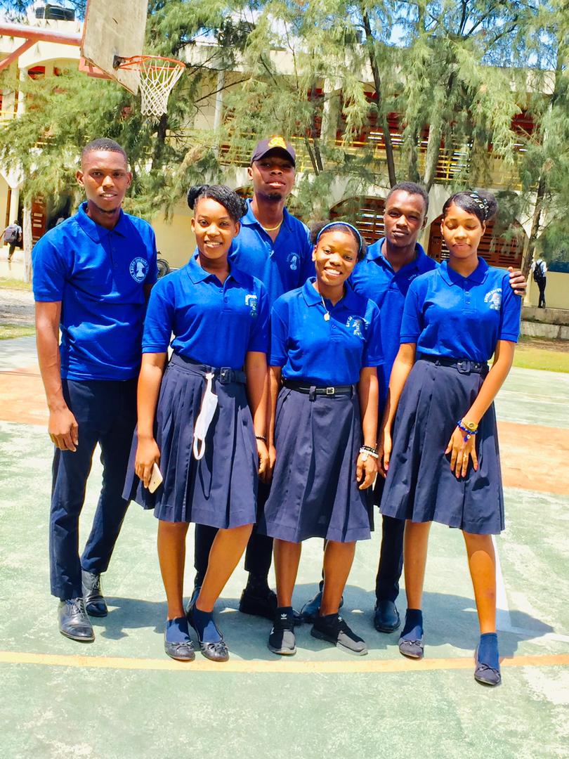 clh_haiti21's tweet photo. Nous sommes fiers d'être filles et fils de Jean Jacques Dessalines, le fondateur de notre patrie. Nous sommes encore plus fiers d'être au Lycée de l'Empereur, le Lycée Jacques 1er. #LycéeJourney #lycéennes #lycéens #jacques1er #PromotionSublime22 https://t.co/iC6moNrw9F