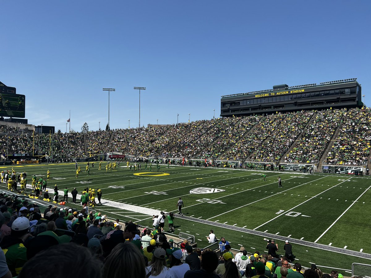 jerickson54's tweet photo. Lots to look forward to this fall! #GoDucks #DuckDay #OregonSpringGame π¦ https://t.co/2jnFwpk0Q5