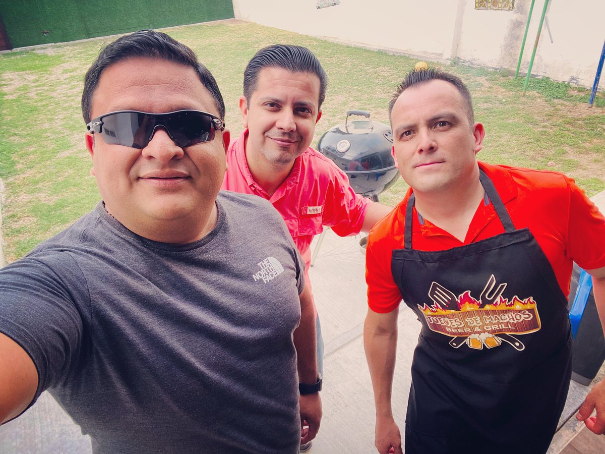 luiscepedamx's tweet photo. Puro general #CompadresTime 🥩 🍺 #LC https://t.co/NFXkkKFksI