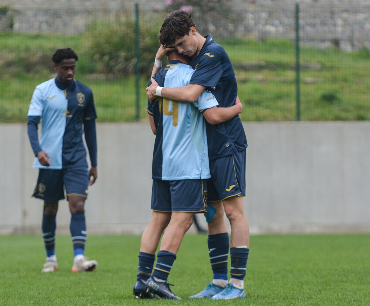 HAC_Foot's tweet photo. La belle victoire de notre 𝗲́𝗾𝘂𝗶𝗽𝗲 𝗿𝗲́𝘀𝗲𝗿𝘃𝗲, hier face à Saint-Lô sur le score de 4 à 1 ! 👏

⚽️ Gomes (x3), Dahmani

📸 @Mgnf_25 https://t.co/l3ugIRrUdG