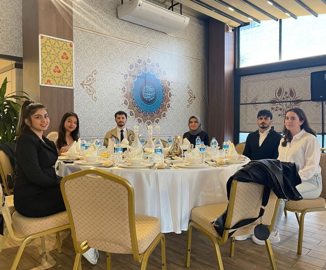 TurBalYouthNet's tweet photo. Türkiye Balkanlar Gençlik Ağı Yönetim Ekibi, Gençlik ve Spor Bakanlığı daveti üzerine iftar yemeğine katıldılar.

Bakanlığımıza ve Sn. F.Cemal Sofuoğlu beyefendiye teşekkürlerimizi arz ederiz. https://t.co/7gdj8rf7rd