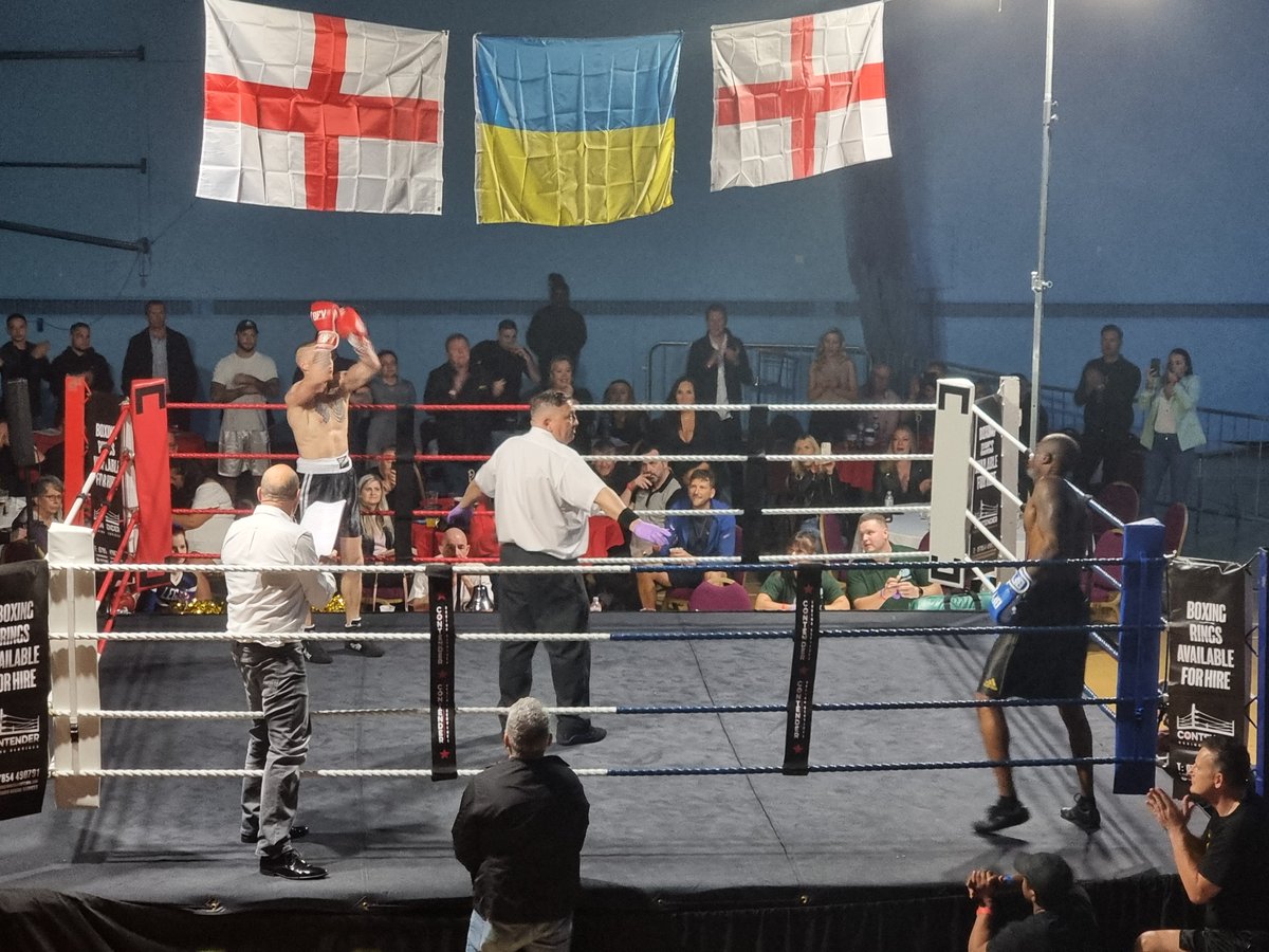 MSServicesLtd's tweet photo. Fantastic night supporting @boxingforveter1 in Bracknell! Always a pleasure working alongside @Whitefoxphotog1 and the team at @AllstarsLegacy #boxing #charity #ptsd #veterans #workingtogether #security #medical #cheer #cheerleaders #fightnight #bracknell #everyoneactive #BfV https://t.co/zLXQsOwEiZ