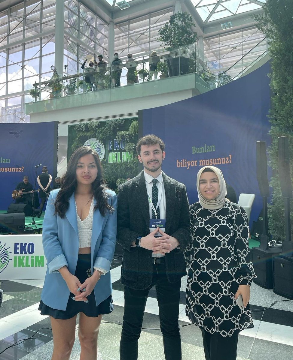 TurBalYouthNet's tweet photo. Türkiye Balkanlar Gençlik Ağı Başkanı Sn. Enes Kryeziu, Başkan Vekili Sn. İleyna Savuk ve Genel Sekreteri Sn. Rabia Nur Şenlik, Ekonomik ve İklim Değişikliği Zirvesinde...

#ekoiklimzirvesi #ekoiklim2022 https://t.co/6B2yw9FDgt