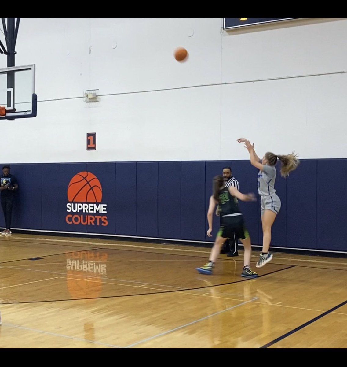 kate_wiginton's tweet photo. It was a good day today! 2-0 at #TheExclusive Back at it tomorrow! 💪🏻😤#WeAreSwift #allin #swiftdna @PGHCircuit @OK_SwiftWBB @Coach_Mathurin @Alexisgaulden10 https://t.co/YYvkj2S1SM