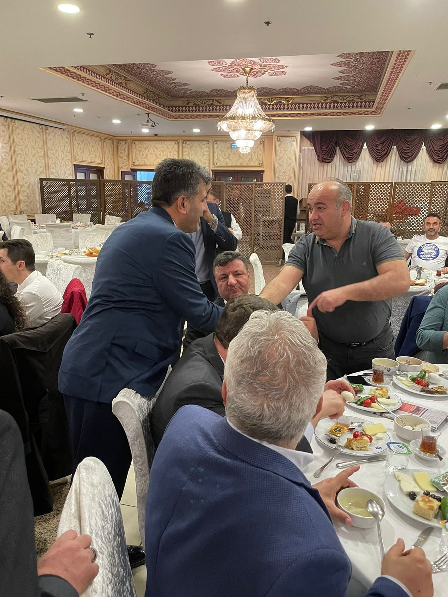 KASDER Derneğinin düzenlediği yeni seçilen Belediye Başkanımız @ozdmrabdllh Tebrik Programına Katılım Sağladık. Kastamonu'lu Hemşehrilerimize Bu Güzel Program için Teşekkür Ederim. 

<a href="/erkankandemir/">Erkan Kandemir</a> 
<a href="/osmannnurika/">Osman Nuri Kabaktepe</a>