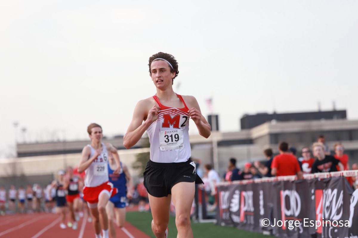 MSHeartland_'s tweet photo. Luke Pravecek (Maine South) pops his collar in the boys sec 1 undercard 1600m - 4:28.69 #DNIP22 https://t.co/7FksCNzx6X