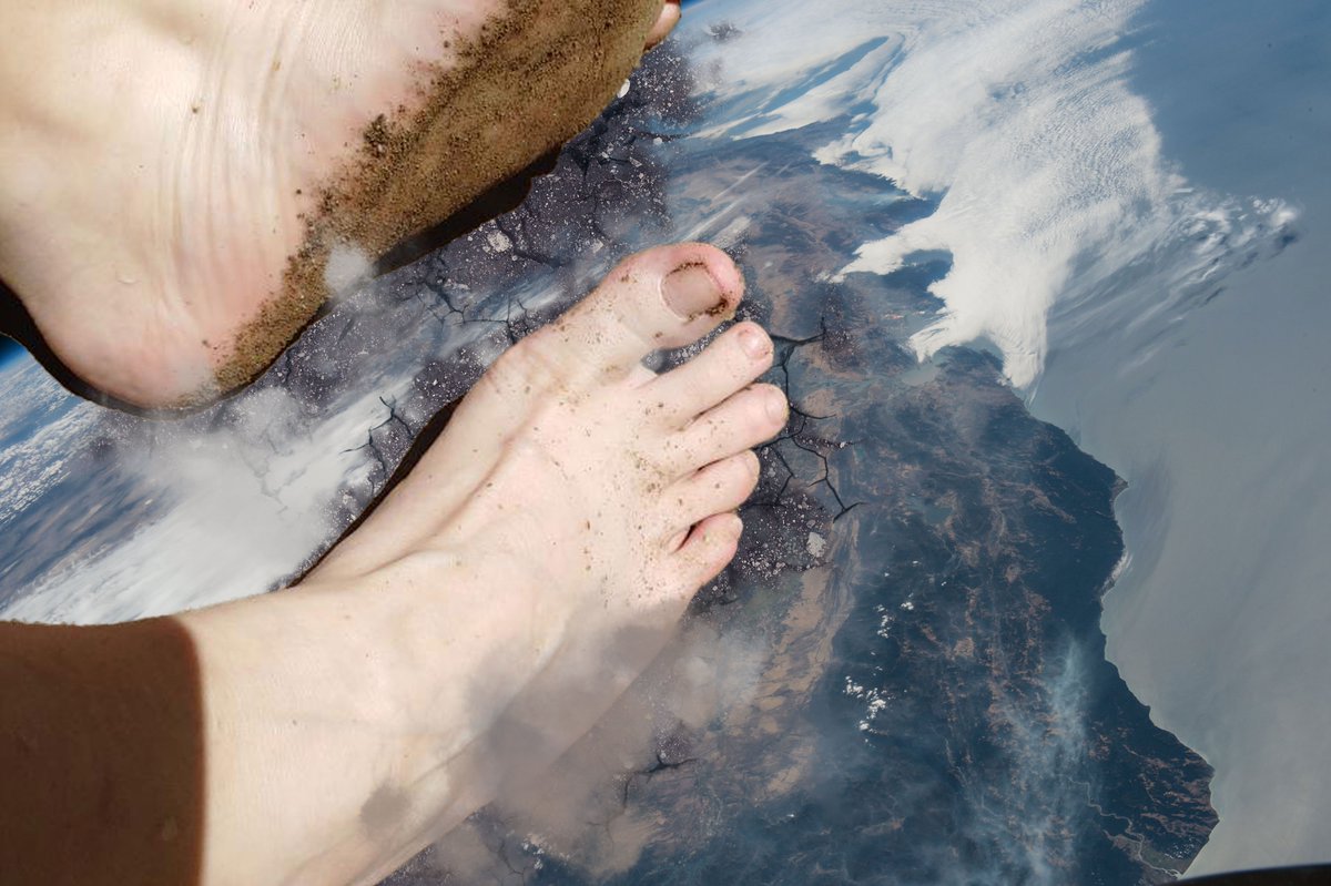 GiantessTales's tweet photo. the state of california turning to foot dirt, thanks to @GiantessValis #giantess #sizetwitter #footfetısh https://t.co/WZd562xZi5