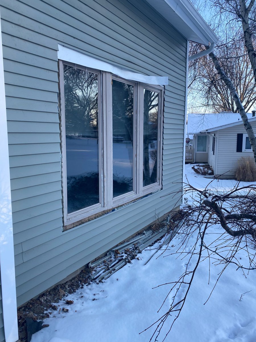 artsturdevant's tweet photo. Dear @1800HANSONS, it’s been two years. Do you think you could finish my 2020 siding job? We’ve called, we chatted, you’ve sent people out, we resided the entire house - the problems remain.

How do we fix this?!? https://t.co/MPCrwHhXwi