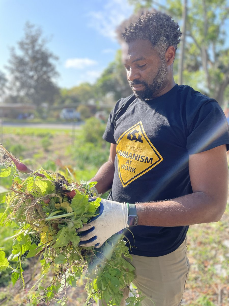 gohumanityworld's tweet photo. Our most recent Photo of the Month goes to #FoodSecurity Project team North Orlando Oasis, depicting their Mutual Aid Garden Club! #HumanismAtWork https://t.co/2kb6ctencM