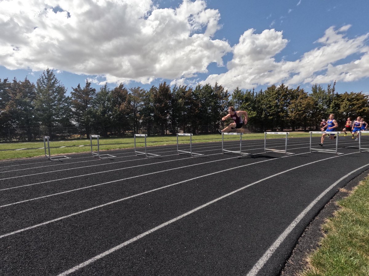 Big_Red_Oval's tweet photo. Hogan WINgrove. Don’t believe he’s lost yet all year across every hurdle event and Triple Jump. Last name makes sense. https://t.co/6iU0EOPI1R