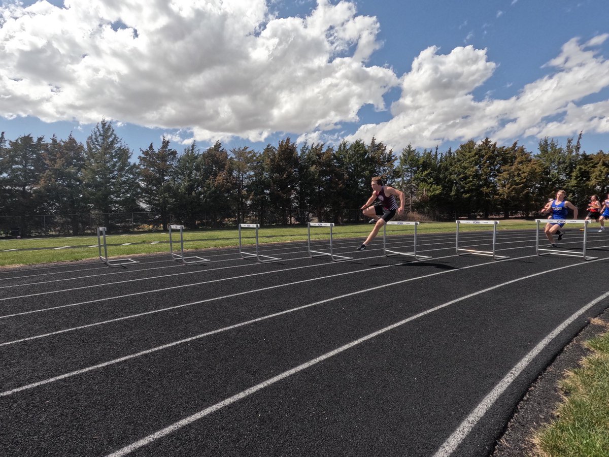 Big_Red_Oval's tweet photo. Hogan WINgrove. Don’t believe he’s lost yet all year across every hurdle event and Triple Jump. Last name makes sense. https://t.co/6iU0EOPI1R