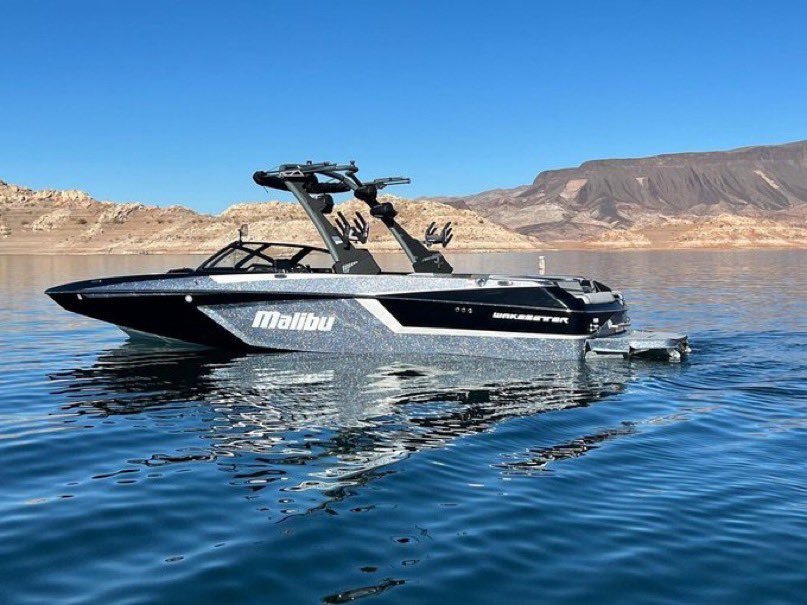 malibuboats's tweet photo. 🤯🥵🤤 Which one are you choosing? #24MXZ or #25LSV?
📸: Tommy’s Las Vegas
#MalibuBoats #TheTruthIsOnTheWater https://t.co/ewdIjjA7SG