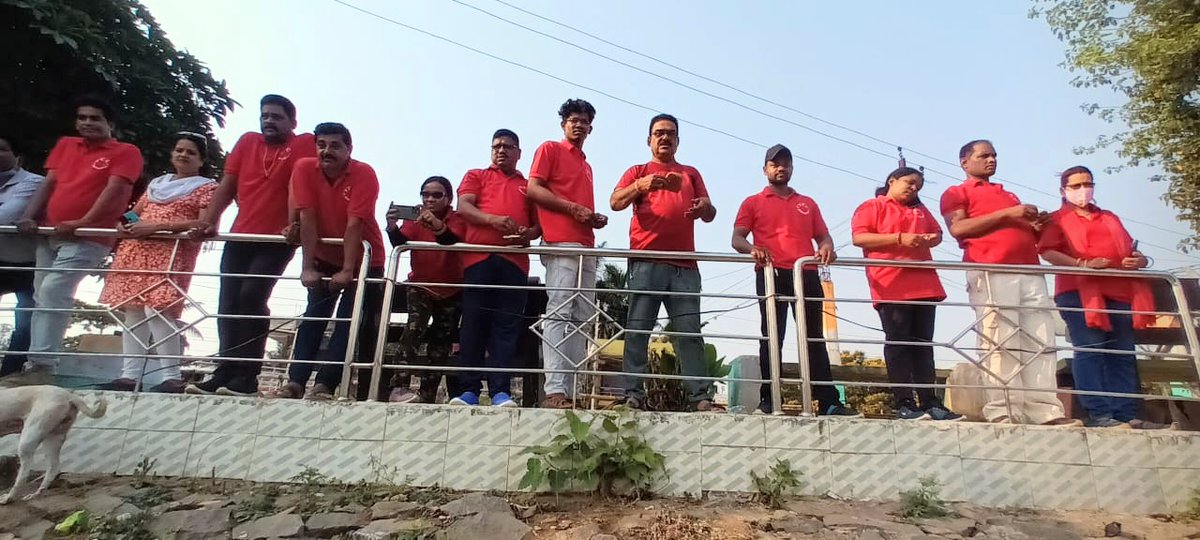 Rahul_Soch's tweet photo. #Sunday_Mission
ଆମ ପାଇଁ ବଡ଼ ରେଶମ ସହର,
ସ୍ୱଚ୍ଛ ସବୁଜ ରଖ ବ୍ରହ୍ମପୁର।
ସହରର ବିଭିନ୍ନ ସ୍ଥାନରେ ଲାଗିଥିବା #Poster ଗୁଡ଼ିକୁ ହଟାଇ ସଚେତନତାର ବାର୍ତା ବାଣ୍ଟିଛୁ।

ଆଶା କରିବା ଆମ ସହରକୁ ଆମେ ସୁନ୍ଦର ଓ ସବୁଜ ରଖିବା। https://t.co/ezYOjOShxC