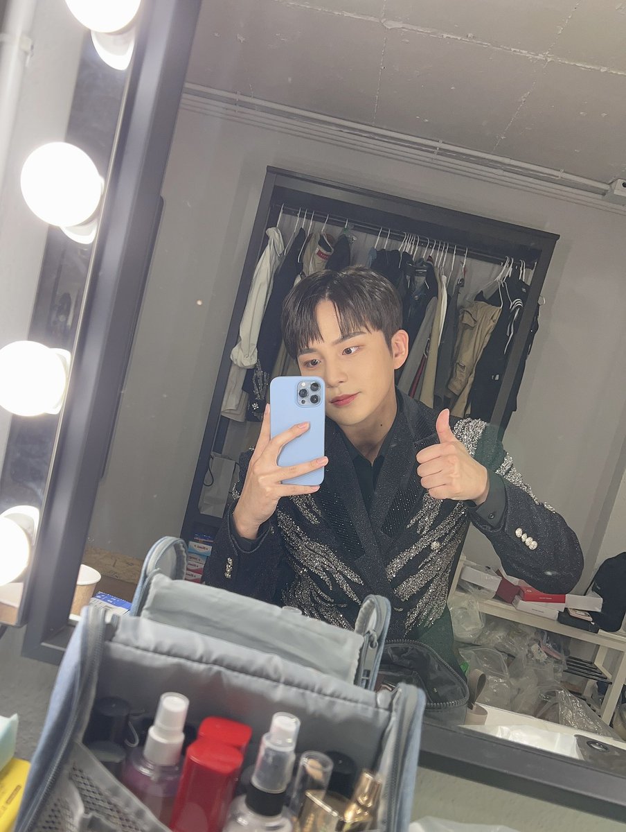 ojongho's tweet photo. Big thumbs up for everyone! ✨👍 https://t.co/xspSlhmycw
