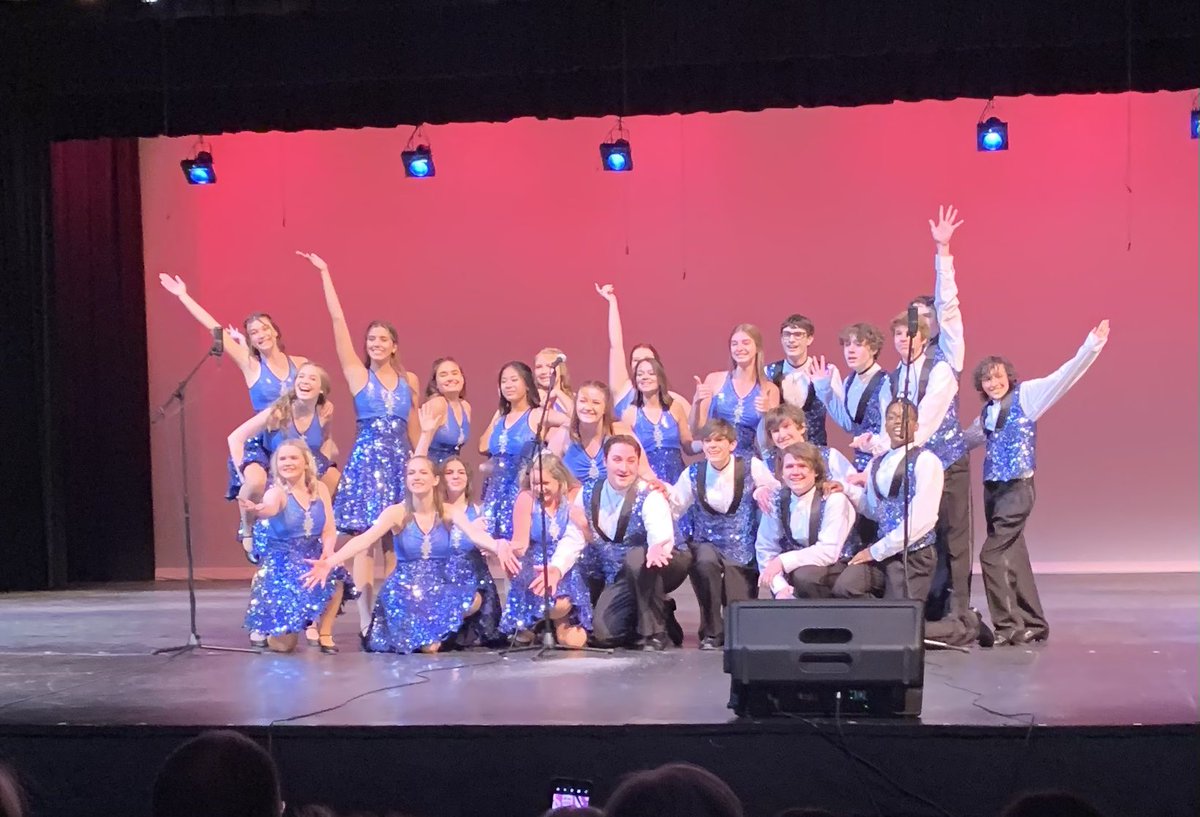 MsHillMMS's tweet photo. @Mentor_Top25  Zip-a-dee-doo-dah, zip-a-dee-ay Wonderful feeling, wonderful SHOW! Great seeing former Memorial students and community theater friends! https://t.co/EbpHAI2eQZ