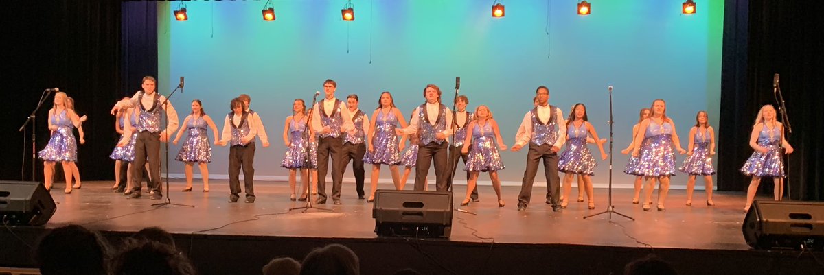 MsHillMMS's tweet photo. @Mentor_Top25  Zip-a-dee-doo-dah, zip-a-dee-ay Wonderful feeling, wonderful SHOW! Great seeing former Memorial students and community theater friends! https://t.co/EbpHAI2eQZ