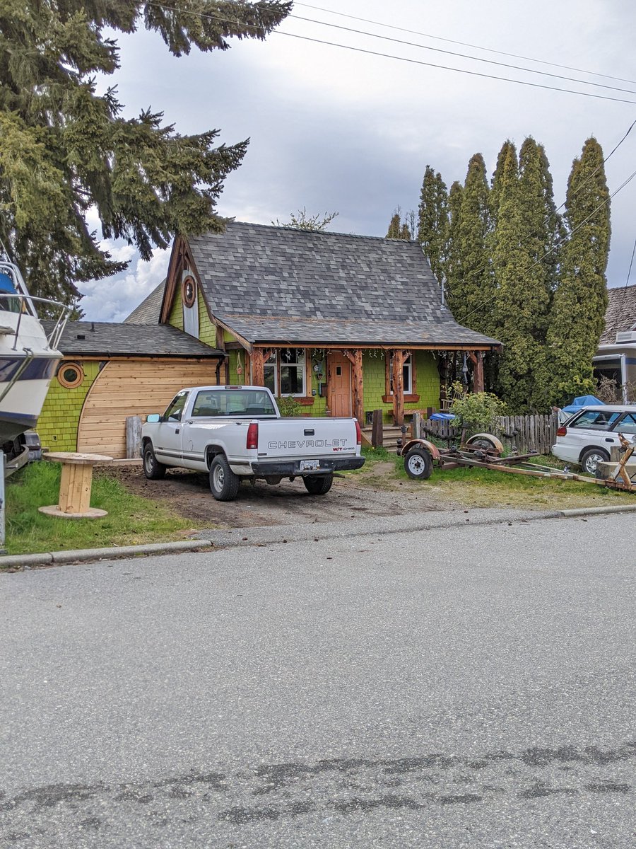 odiesislandlife's tweet photo. West coast funky homes 🥰 #midisland #islandlife #canada https://t.co/OC287wKXjc
