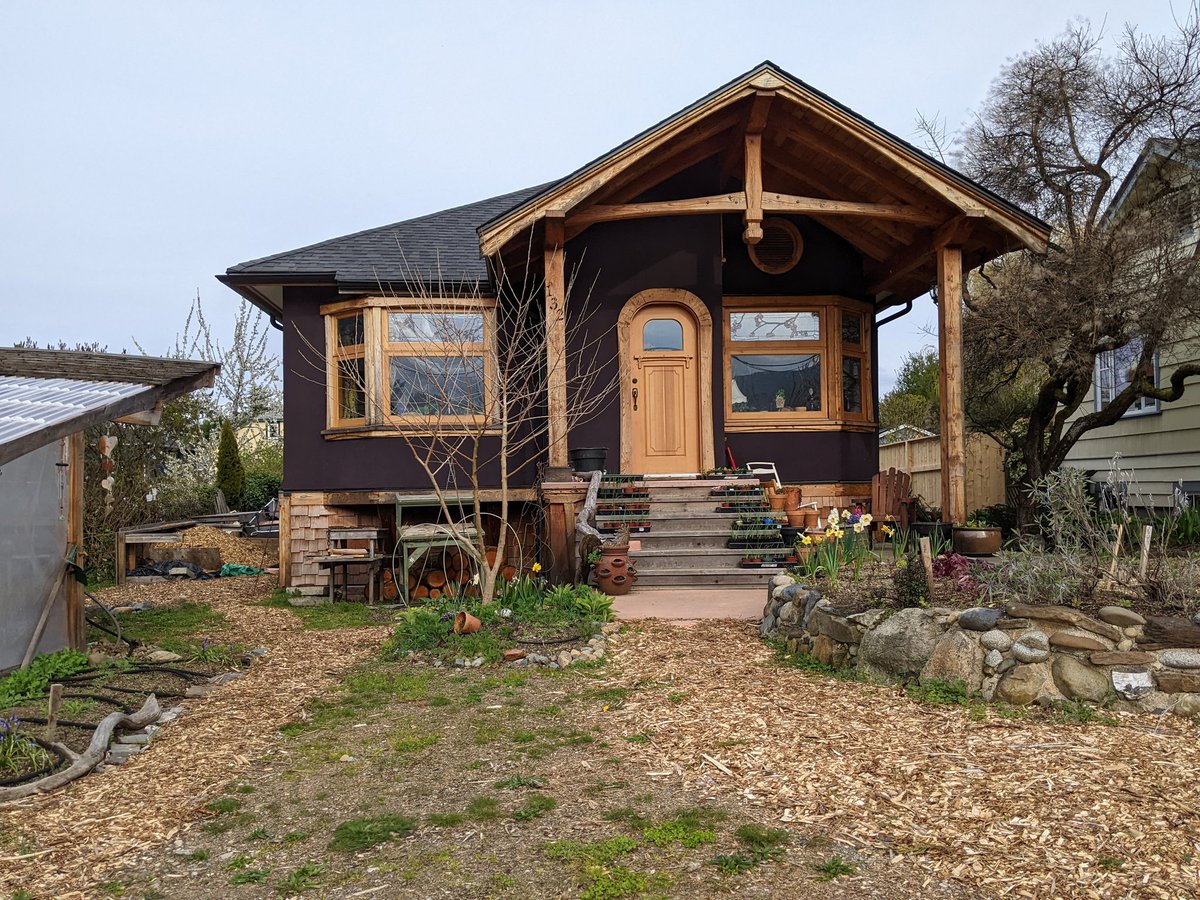 odiesislandlife's tweet photo. West coast funky homes 🥰 #midisland #islandlife #canada https://t.co/OC287wKXjc
