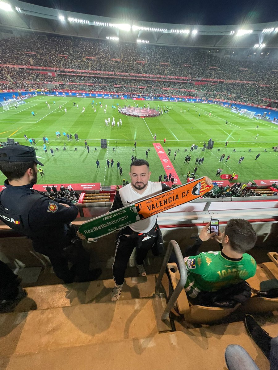 papigavi's tweet photo. es la noche más triste de mi vida... ahora más que nunca...

necesitaba esta Copa, necesitaba esta alegría ahora más que nunca... no pudo ser... Felicidades béticos y ahora más que nunca...

TE QUIERO VALENCIA 🦇. https://t.co/Izbwx8Oary