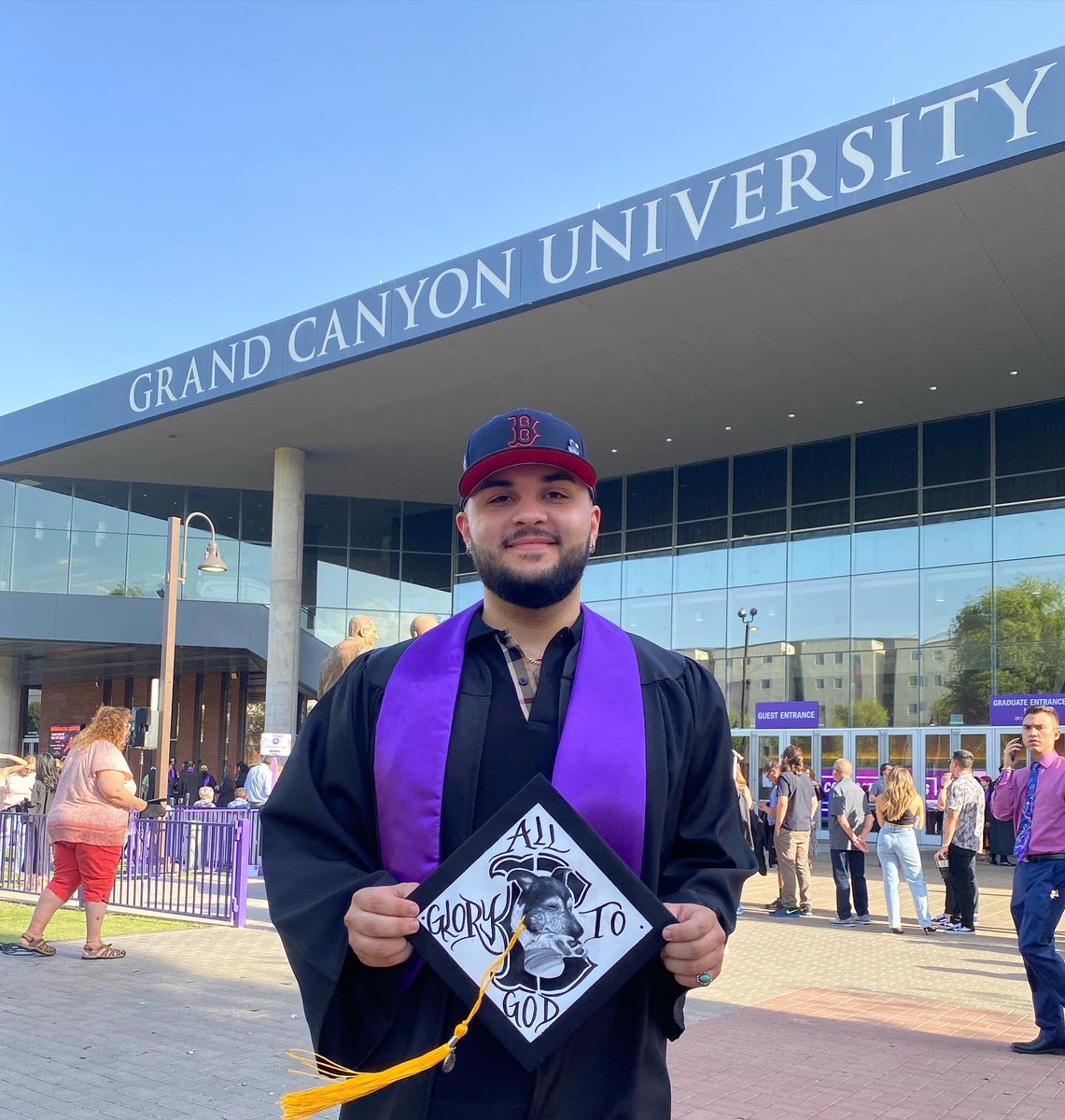 _cm13's tweet photo. Child of the trenches, Im the one who put some hope in it 🎓 https://t.co/Msyd1UjK1l