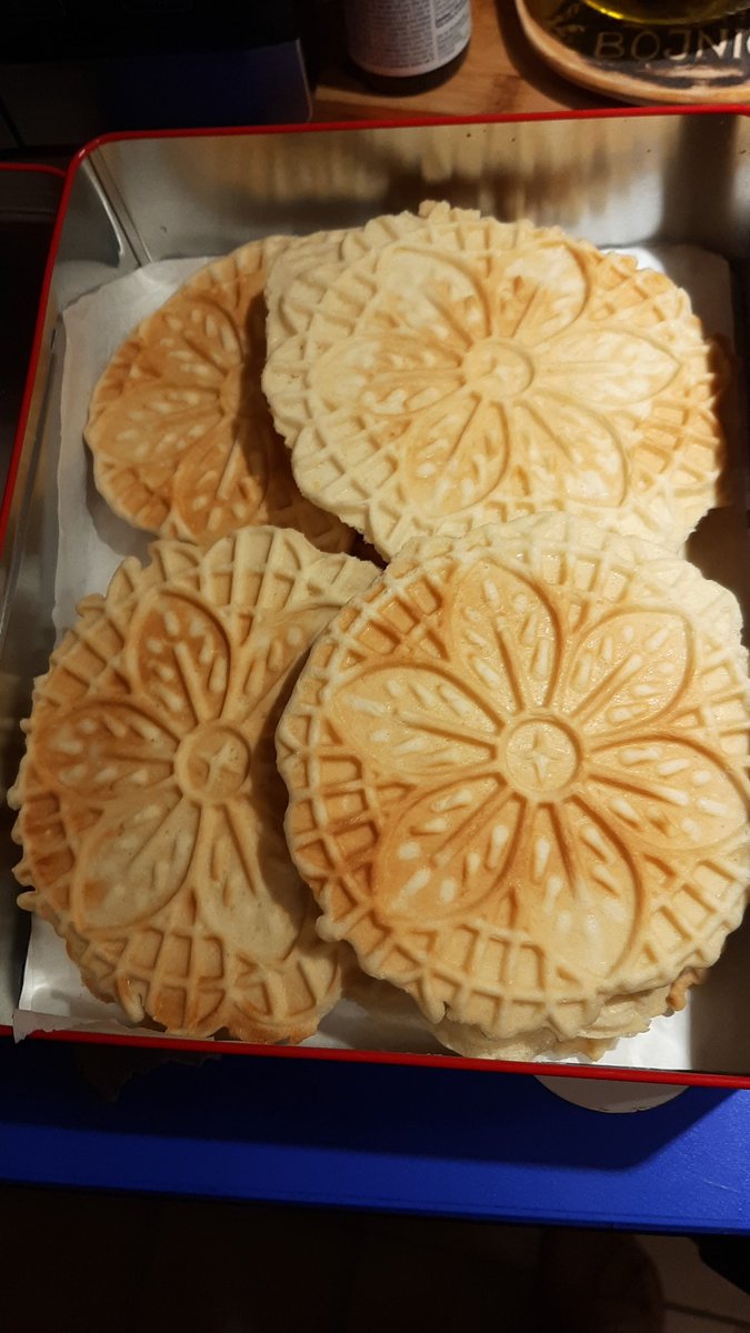 portoA2000's tweet photo. #pizzelle https://t.co/72Uq4HvcUe