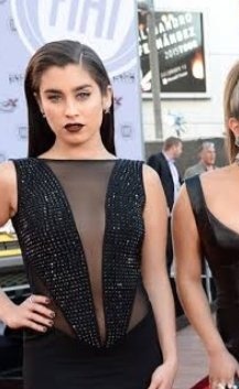 essa foto da lauren jauregui parece que colocaram a cabeça através de edição , depois que você vê dessa forma nunca mais mais consegue desver