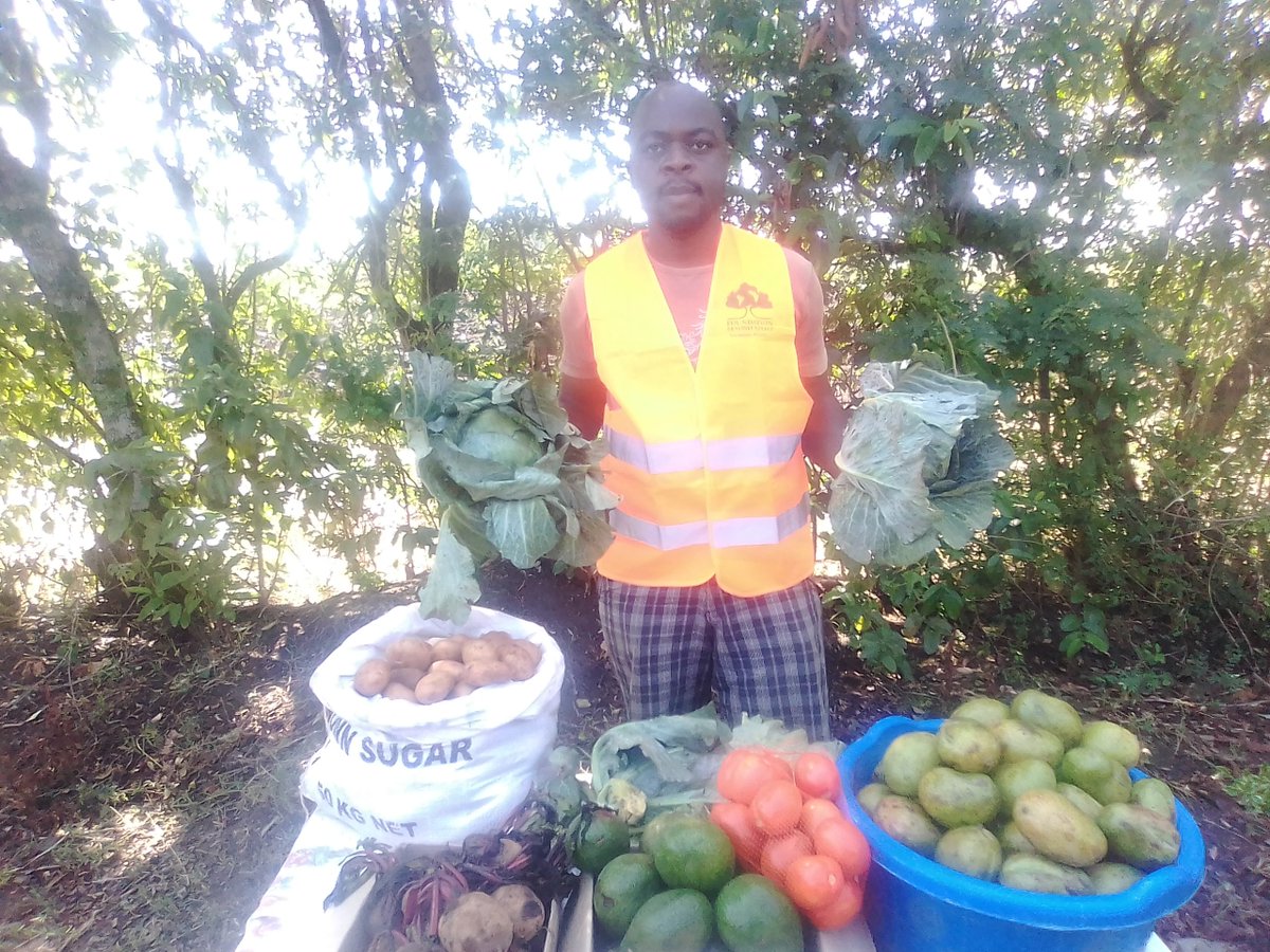 gohumanityworld's tweet photo. #FoodSecurity Project team Kenya Humanist Alliance has been at it again, making fruit juices for malnourished hospital patients and providing fresh produce to widows living in a local slum! #HumanismAtWork 

Read more: https://t.co/N4VsQOQIAw https://t.co/X35rElfLmG