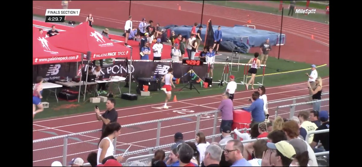 MTZHSTrack's tweet photo. Fantastic race for Julian Baker tonight at Distance Night in Palatine! He ran an all time PR of 4:30.21 and placed 2nd in his heat! #MTZTrack #DNIP22 https://t.co/GulugLSuQJ