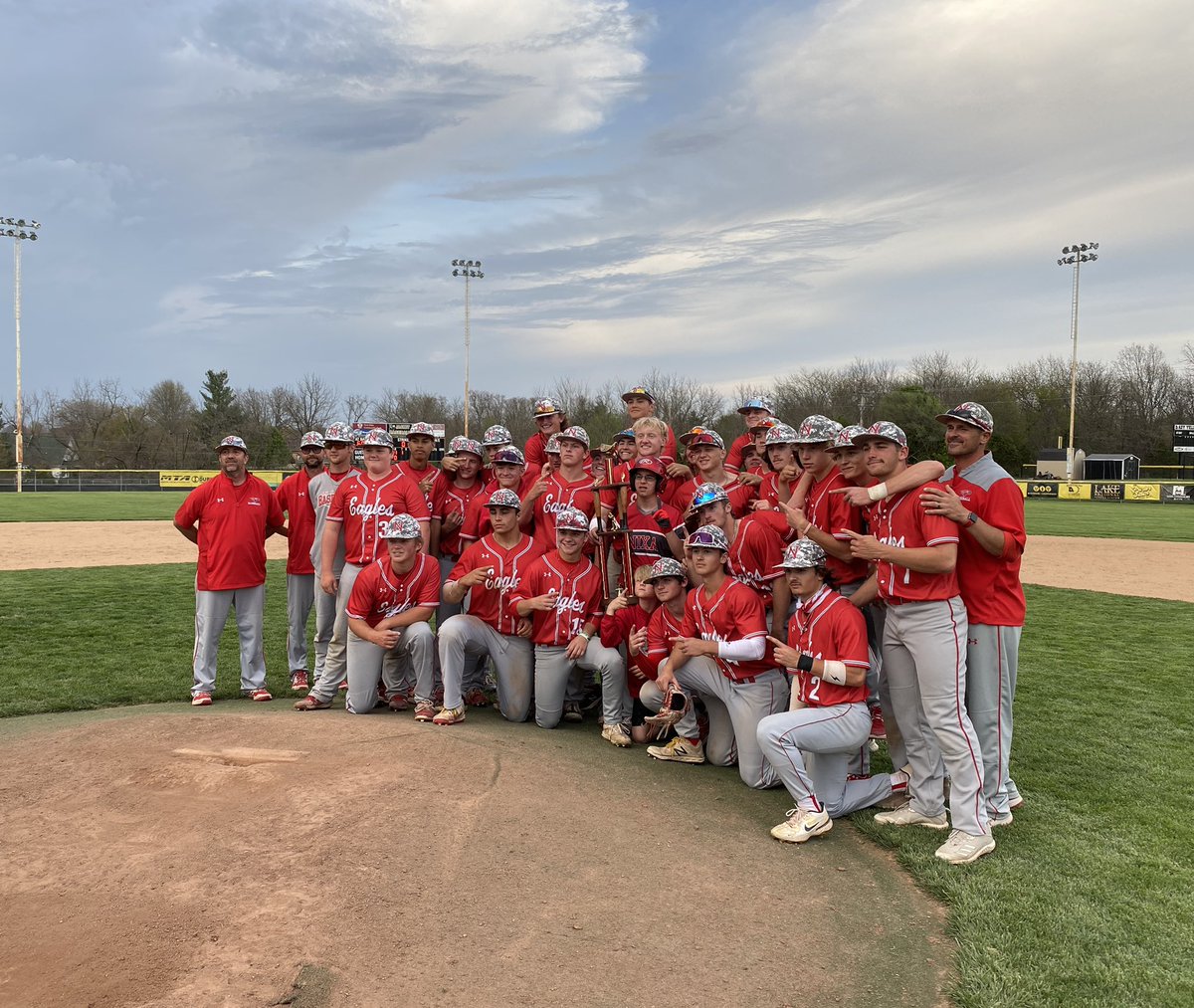 ⚾️ #CHAMPS ⚾️

<a href="/NixaBaseball/">Nixa Baseball</a> beats Valle Catholic 11-6 to take first in the Paul Dudley Memorial Wood Bat Tournament! 🏆

Rylan Michel and Jack Edwards hit home runs in the victory. 💥

Nixa plays at Class 5 No. 7 Branson Tuesday, April 26 at 4:30pm.

Great job, boys! 👏