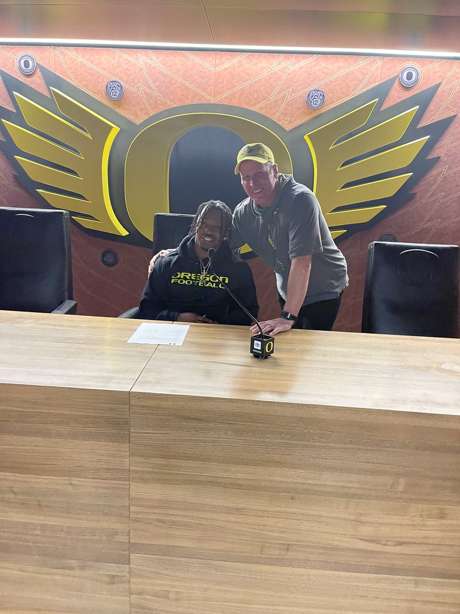 cobbins_brison's tweet photo. 1000% COMMITTED🦆🟡🟢 #ScoDucks @CoachDanLanning @JonesgGreg @Locklyn33 https://t.co/MfPdsbKlqi