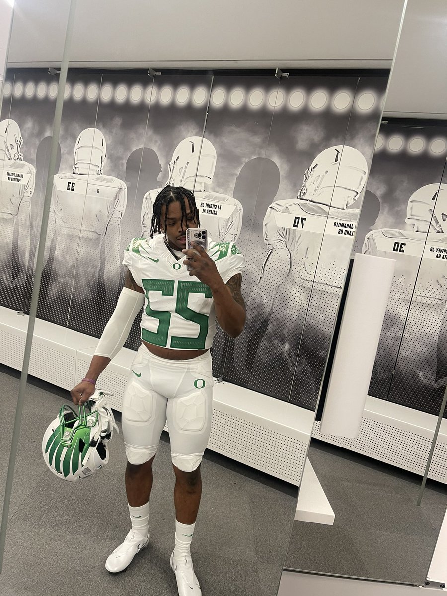 cobbins_brison's tweet photo. 1000% COMMITTED🦆🟡🟢 #ScoDucks @CoachDanLanning @JonesgGreg @Locklyn33 https://t.co/MfPdsbKlqi