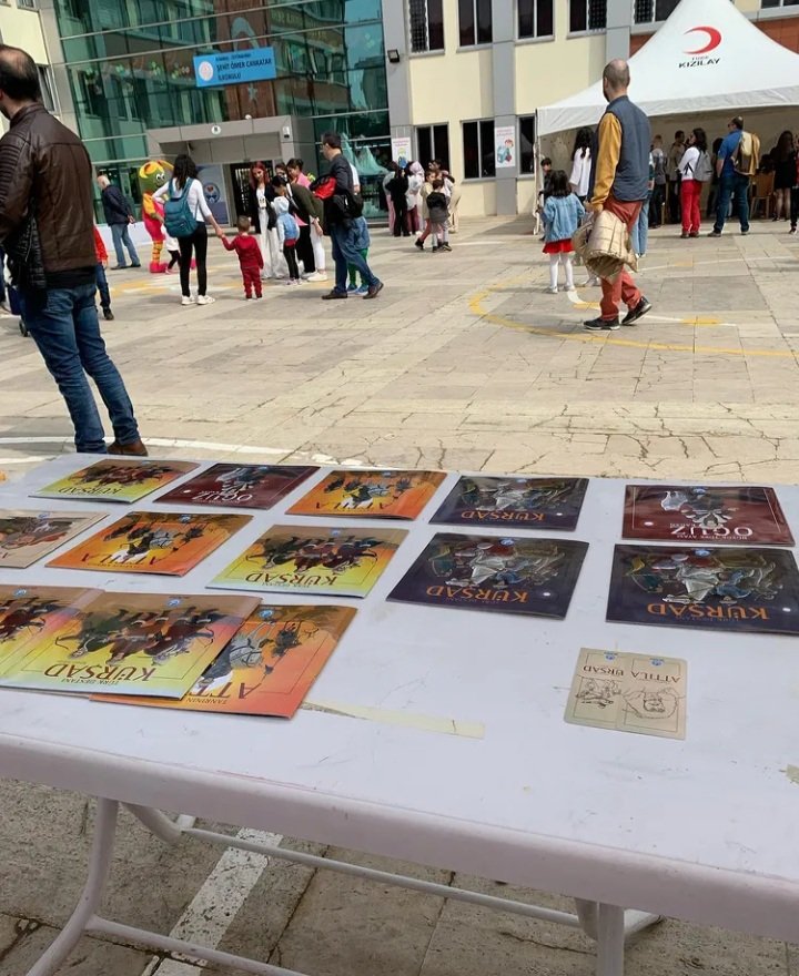 23 Nisan Ulusal Egemenlik ve Çocuk Bayramı'nı Zeytinburnu Şehit Ömer Cankatar Ilkokulu'nda çocuklarımızla beraber kutlayıp,Ülkü  Ocakları EKV Genel Merkezimiz tarafından hazırlanmış Çocuklar İçin Türk Büyükleri Okuma Serisi'nin dağıtımını gerçekleştirdik.