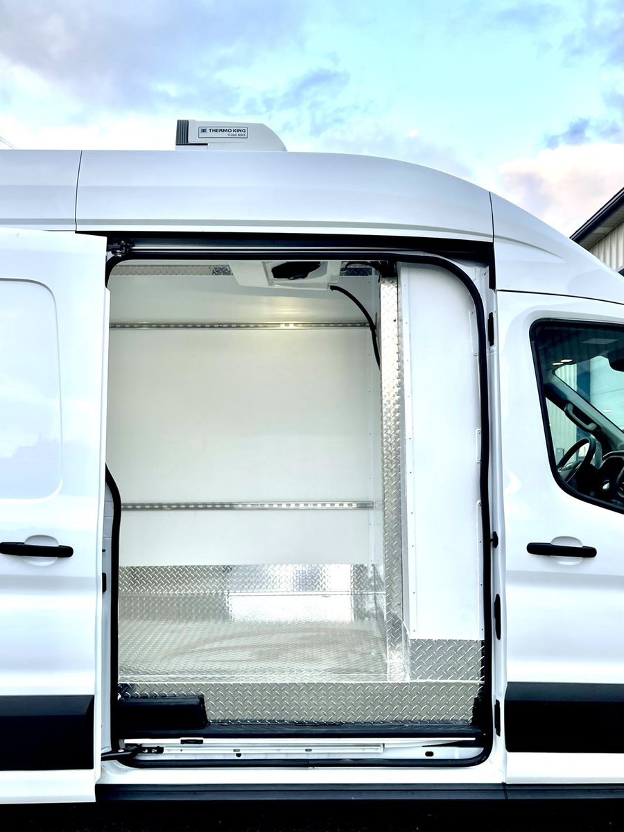 MobileColdSol's tweet image. 2022 @Ford Transit with Mobile Cold Solutions insulation package paired with a @thermoking V320 refrigeration unit.