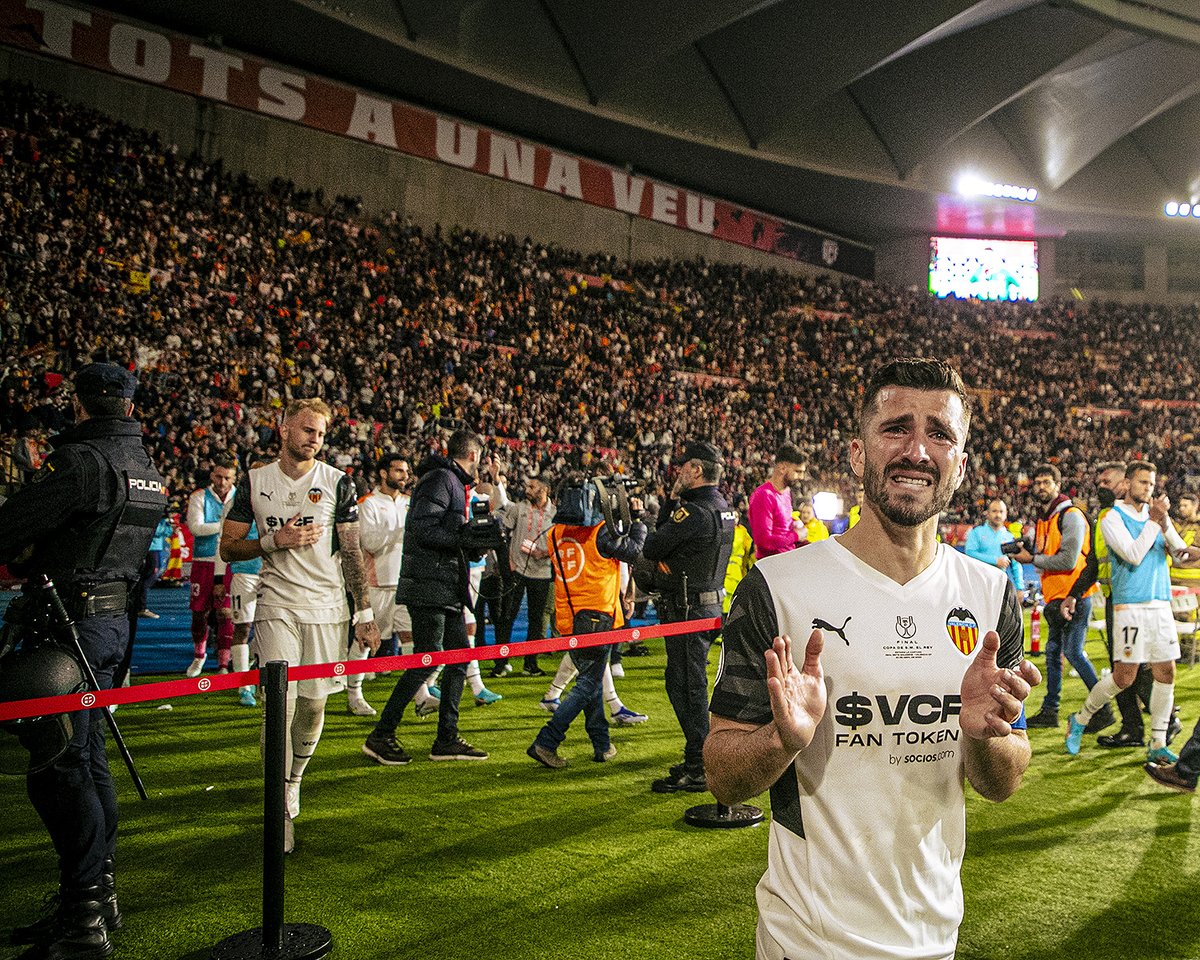 valenciacf_vale's tweet photo. Les teus llagrimes són les de tots.

Orgullosos de tu, capità 🦇 https://t.co/6BK1yq1MOI