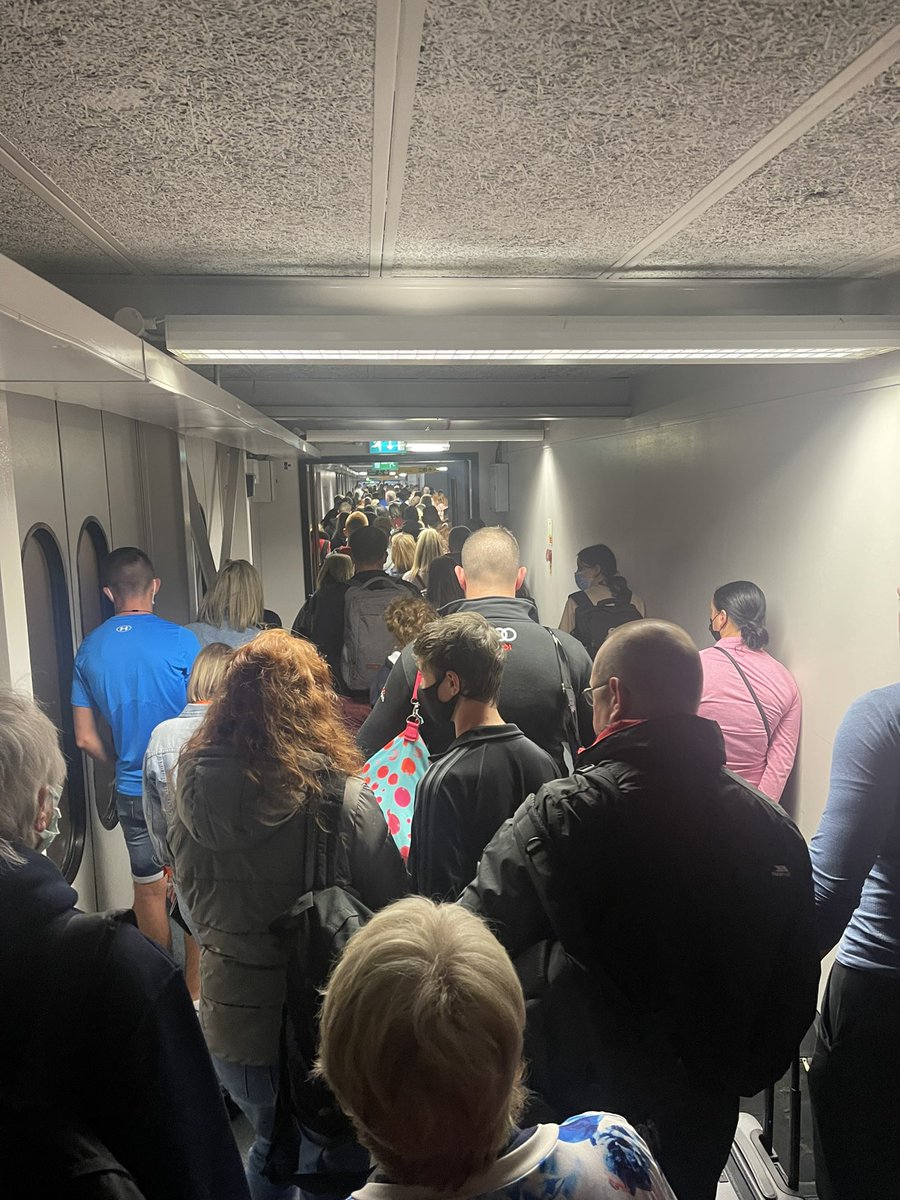 Lynneni's tweet photo. @belfastairport @easyJet 6 flights arriving at 1am all at the same time. Queue for passport security is now over 1000 people and 40 mins in and this is still our view! Disgraceful airport #dontflyhereever https://t.co/HaUIyG5eFV