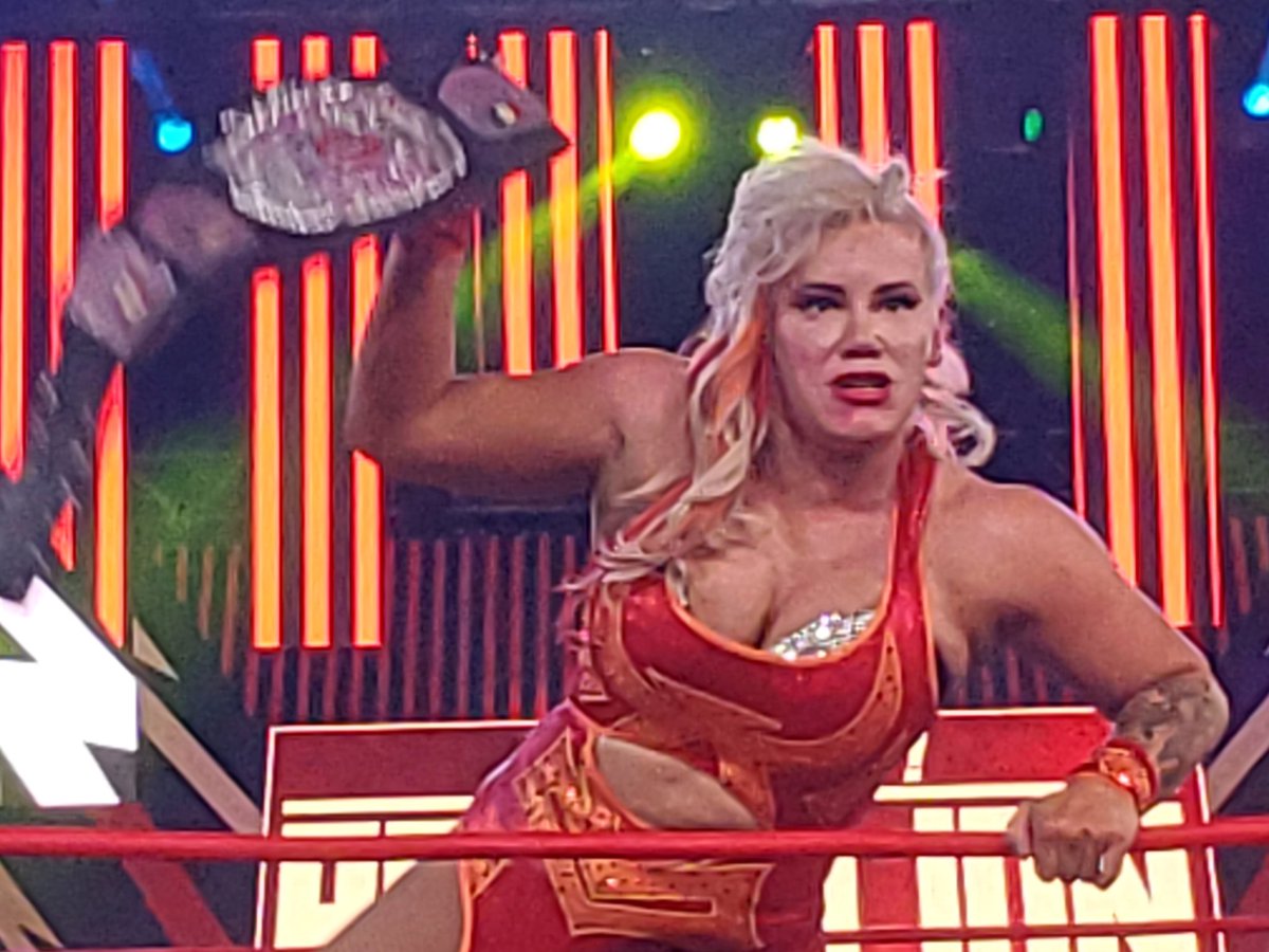TurnBuckleTimes's tweet photo. Road to vellholla @thetayavalkyrie awesome match #Rebellion https://t.co/2osUjDP9U5