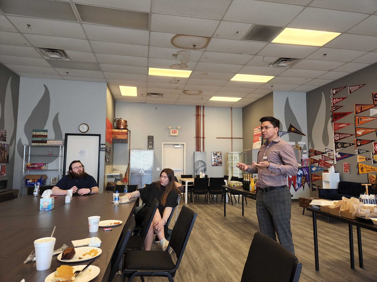 LIT_LV's tweet photo. #ShoutoutSat: Thanks to everyone who stopped by our Open House today! We were excited to show off our upgraded space to some of our longest supporters. Jordy, Cohort 10 member, ran the tours! Leader Eddie in Cohort 2 shared the life-long impact. https://t.co/NyHsvMinww