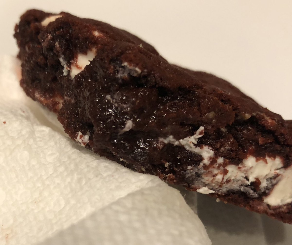 tecnomouse's tweet photo. @CrumblCookies First &amp; last time getting them. cookies were raw inside and store said that’s how there supposed to be. My tastebuds said 🤢 These are RAW!!!!! https://t.co/0DV11oL0ev