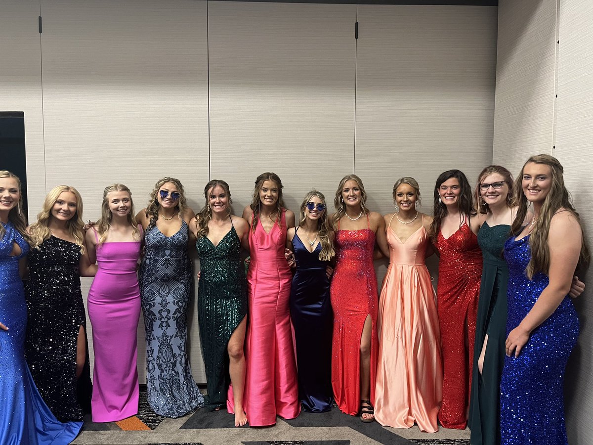 BlountSoftball's tweet photo. They clean up beautifully 😍🥎🧡💙 https://t.co/1jyN70B0uU