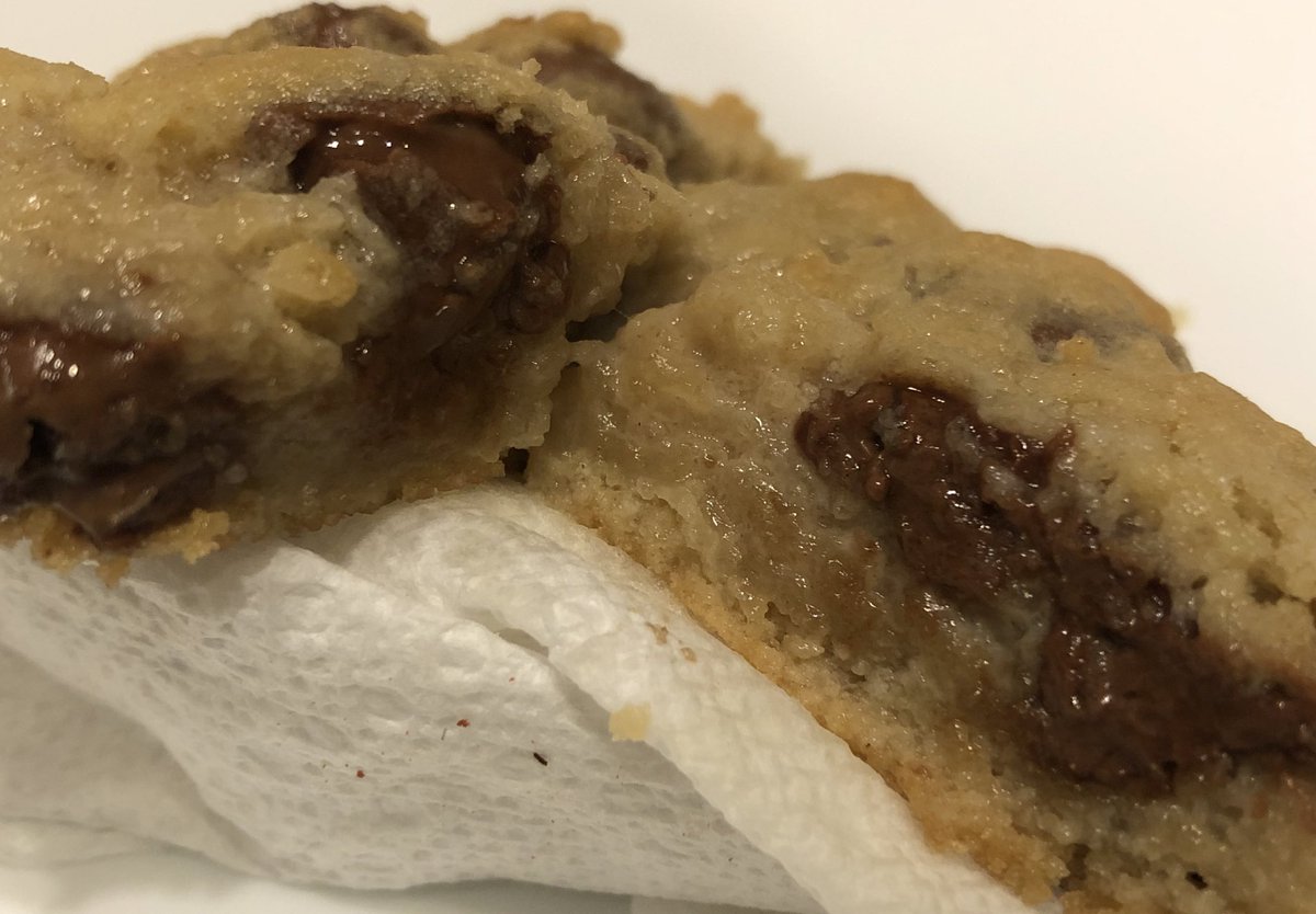 tecnomouse's tweet photo. @CrumblCookies First &amp; last time getting them. cookies were raw inside and store said that’s how there supposed to be. My tastebuds said 🤢 These are RAW!!!!! https://t.co/0DV11oL0ev