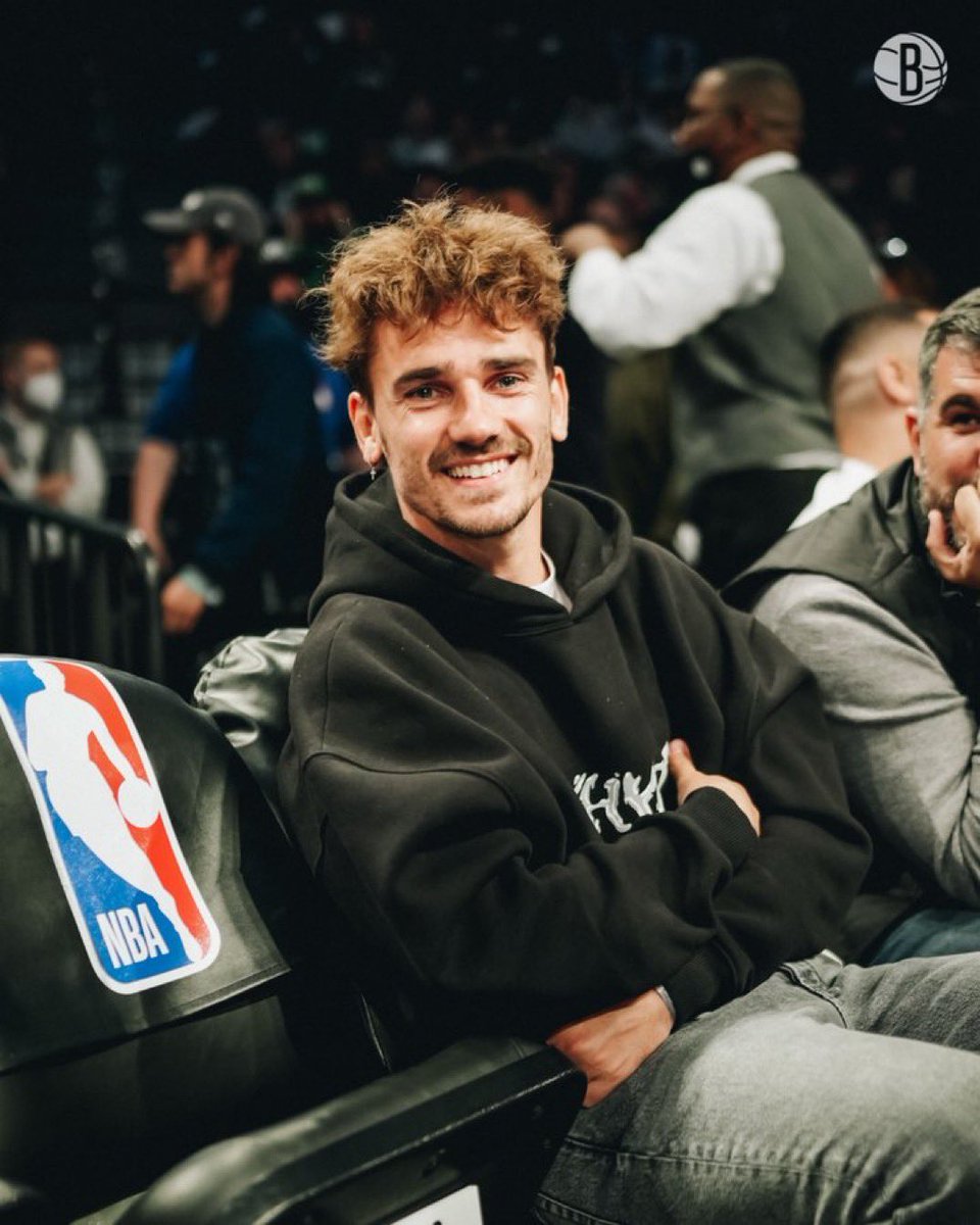 NBAspain's tweet photo. 👀👀 @AntoGriezmann &amp; @LosBrooklynNets https://t.co/obQD29FlYH