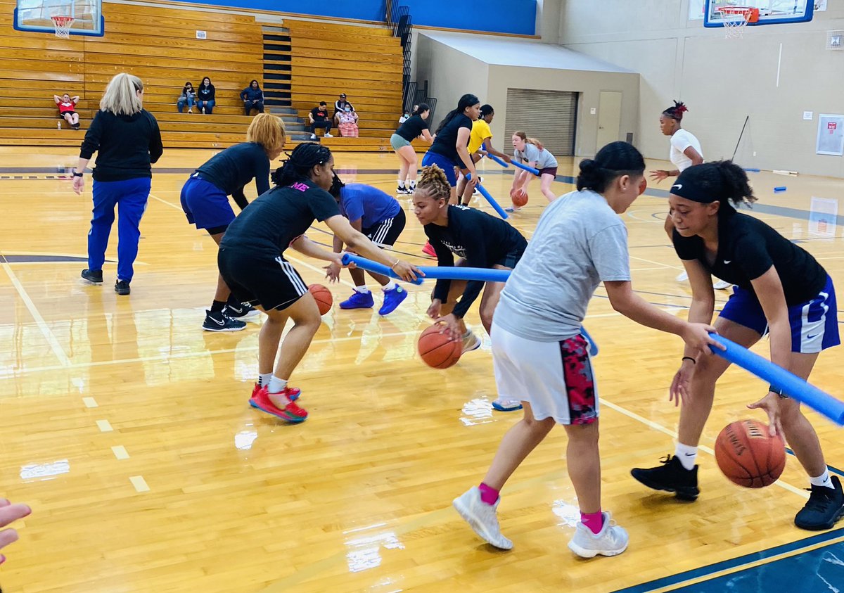 FSCJWBB's tweet photo. WHAT A GOOD DAY!! Our open tryout had the turnout we expected. 💪🏽Very grateful to everyone who took a chance to come workout for an opportunity. We had a good group of young ladies and look forward to making some new additions. #GoAfterWhatYouWant #RideTheWave #BuildIt 🌊🏀 https://t.co/W8tuHFsmN9