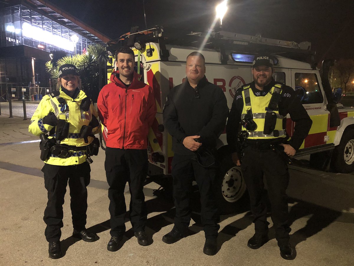 BelHarPolice's tweet photo. Our colleagues from @OfficialLSAR were out and about tonight on land and water. We work closely with Lagan Search and Rescue to develop and deliver water safety awareness for everyone who enjoys our city’s growing iconic waterfront. @BelfastHarbour @TitanicQuarter @uk_maritime https://t.co/GdOXFKUz1C