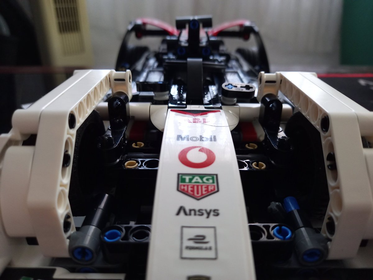 iscoru95's tweet photo. Después de  as de 3 horas armando esto ya quedo 🥵🤙 #Lego #FormulaE https://t.co/TojnenAGp8