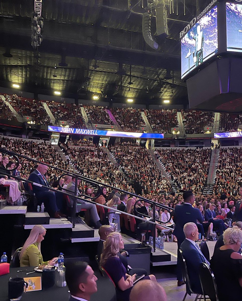 Lots of people come to Vegas to place bets!  

So do we!!!

<a href="/TheJohnCMaxwell/">John C. Maxwell</a> and I bet on the 11,000+ people in pic 3 and 4. 

Our bet - Add Value to People
Our payout - They Multiply Value to Others

#BetOnYourself #BetOnPeople