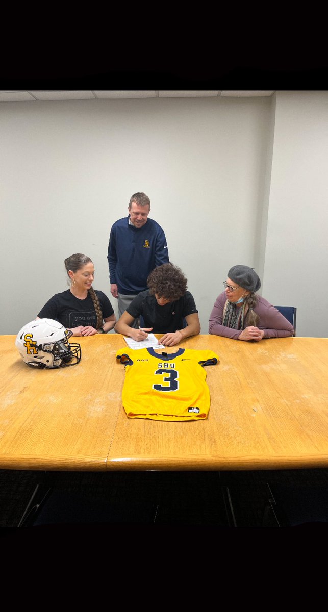 TendajiA's tweet photo. After a long but exciting recruiting process, I’ve decided to further my education and football career at Siena Heights University. I want to truly thank my family, friends, coaches, and anyone that’s helped me get to this point. 
@Slhaney33Steve @CoachKohn12 @Coach0z https://t.co/qTzBi3MruP