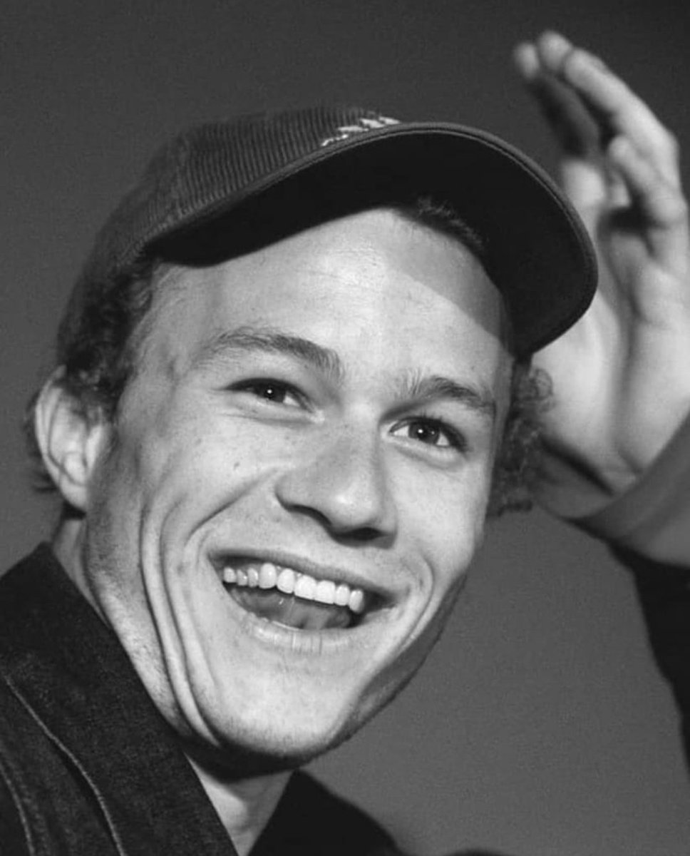 ledgerarchive's tweet photo. heath at the australian press conference of 'the patriot' by peter rae, march 2000 https://t.co/ysRZ6zdBrA